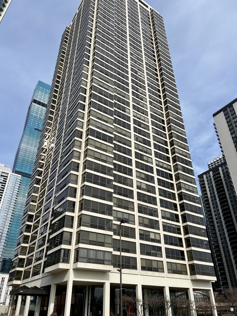 360 E Randolph Street Unit: 2303