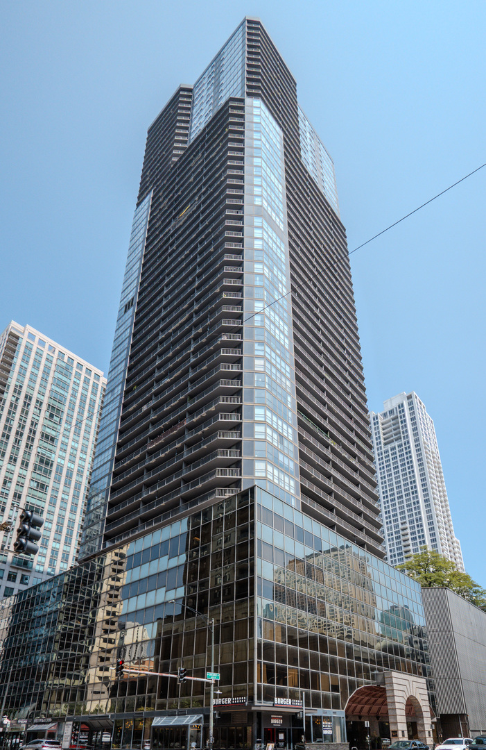 10 E ONTARIO Street Unit: 1208