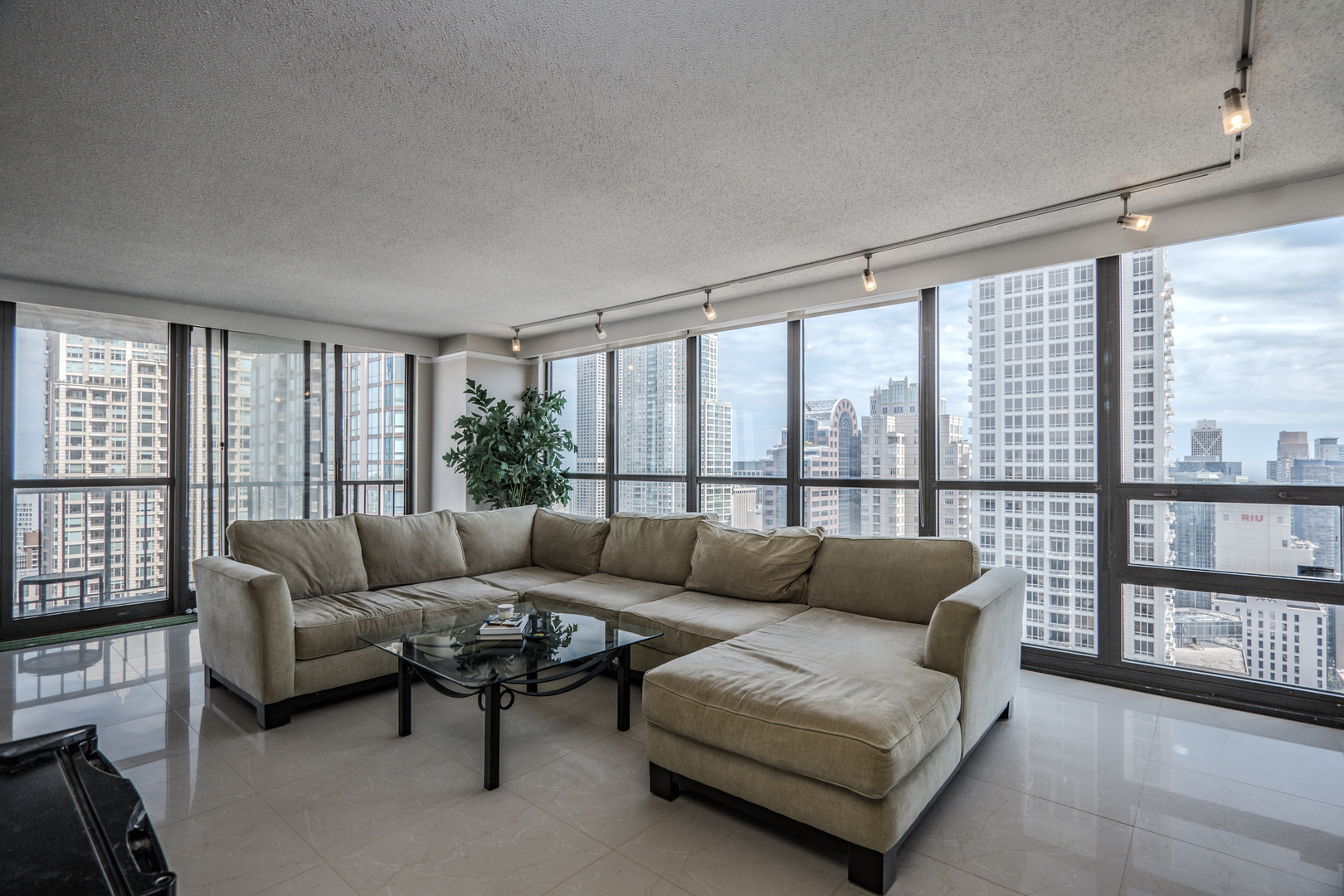 10 E Ontario Street Unit: 4208