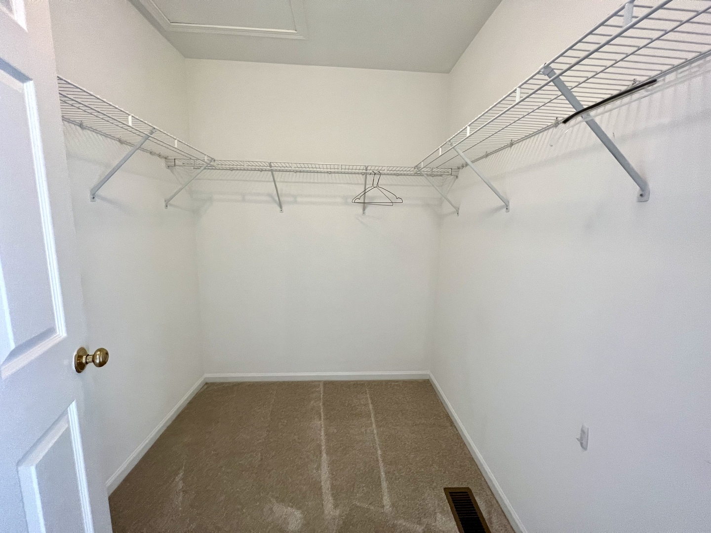 300 LUNT Avenue Unit: 300