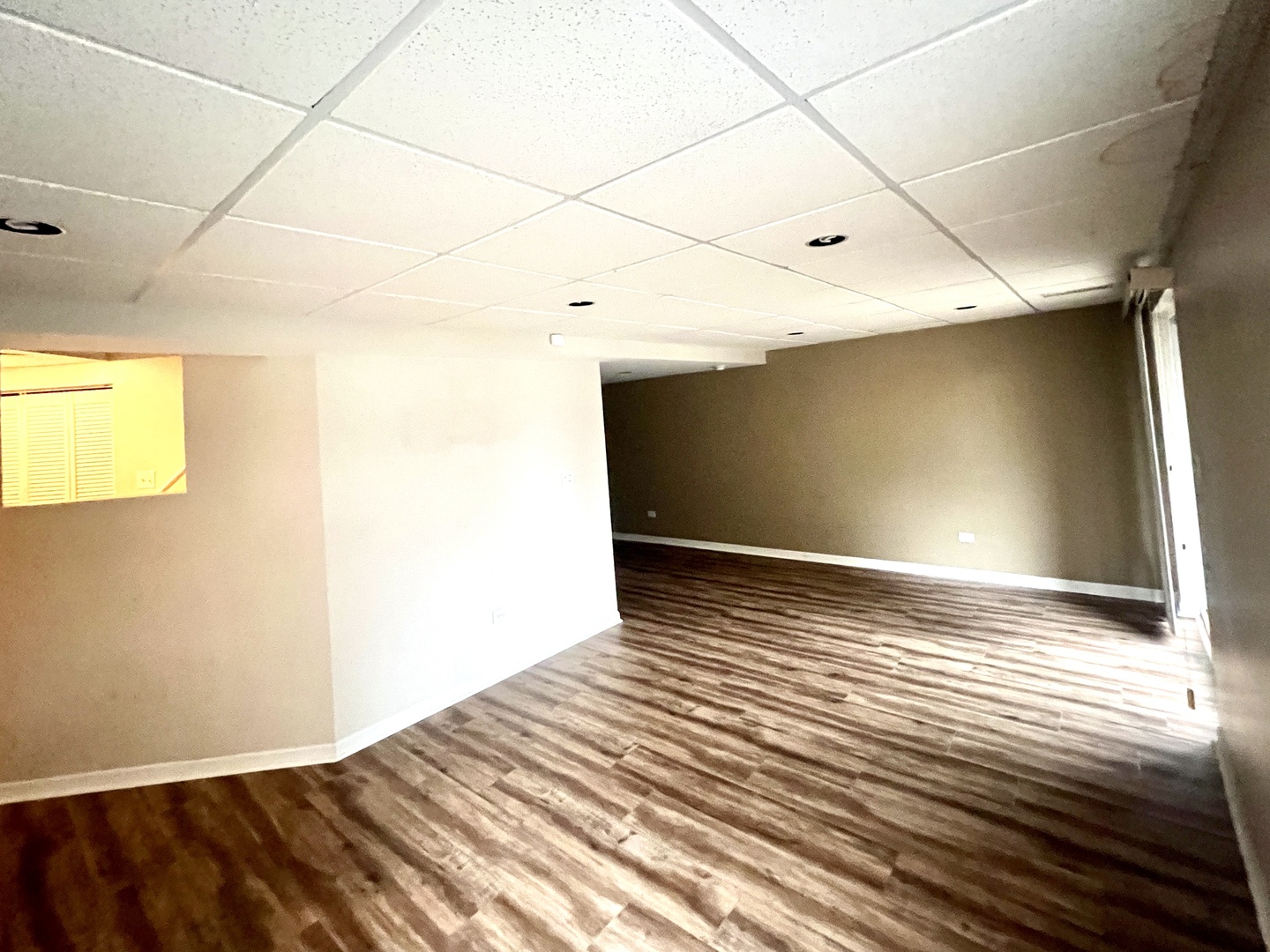 300 LUNT Avenue Unit: 300