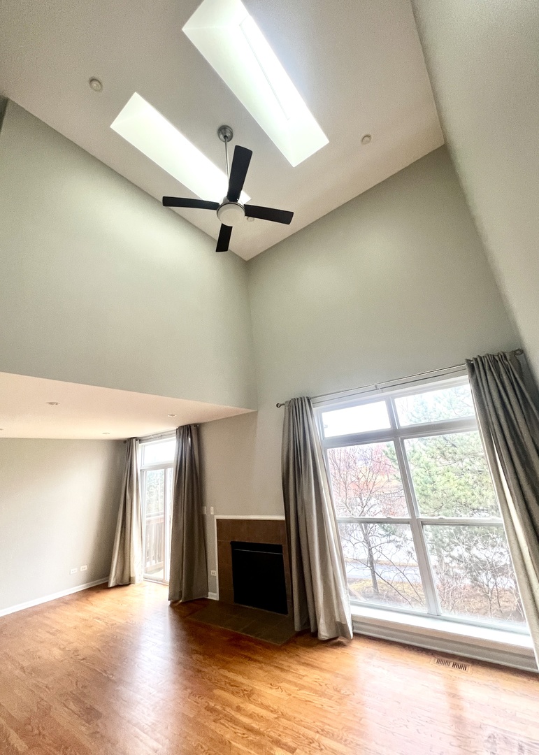 300 LUNT Avenue Unit: 300