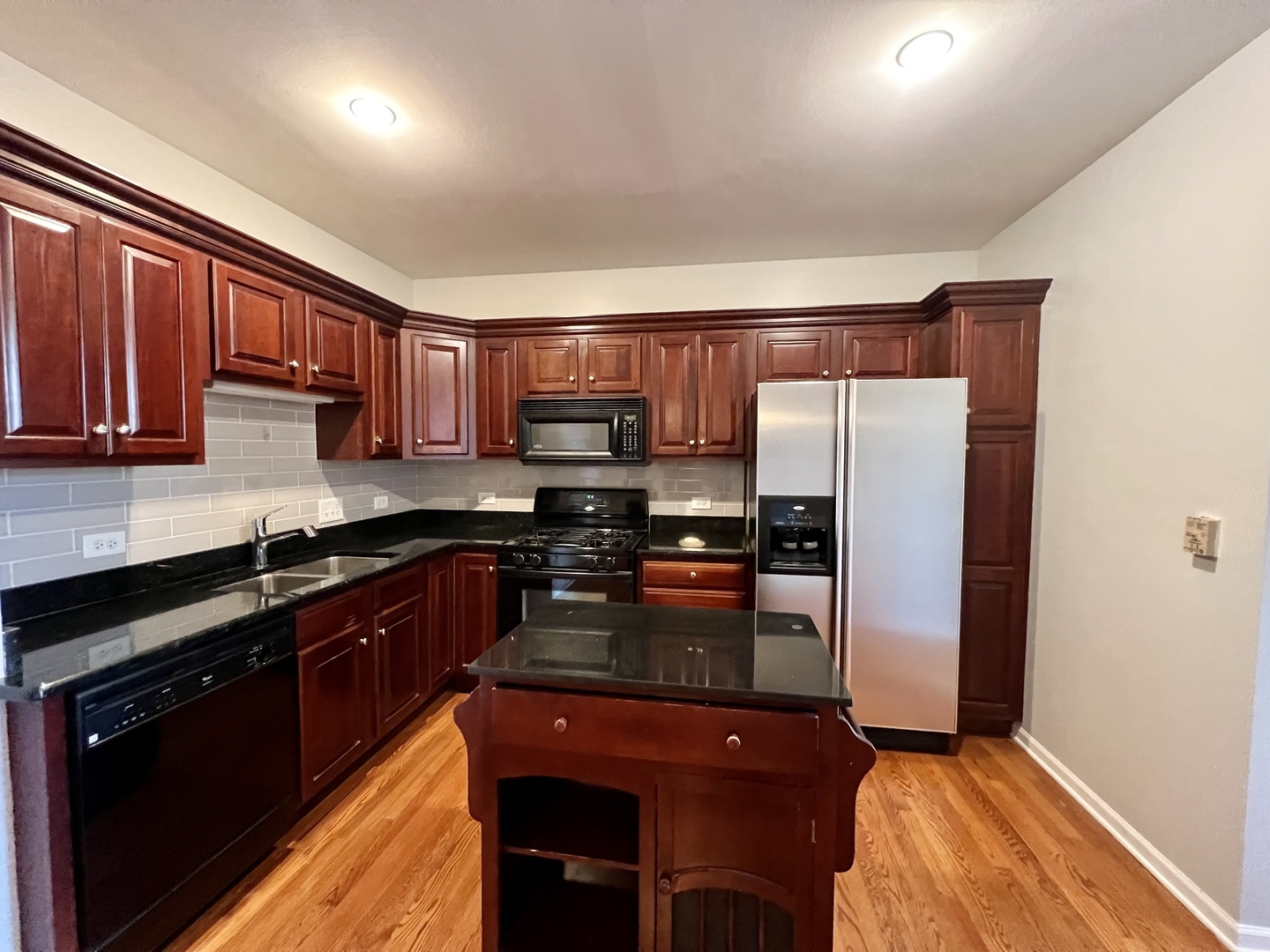 300 LUNT Avenue Unit: 300