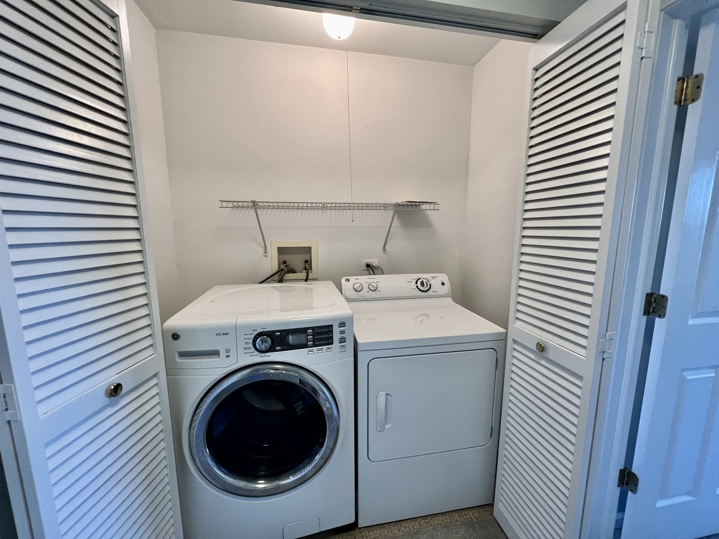 300 LUNT Avenue Unit: 300