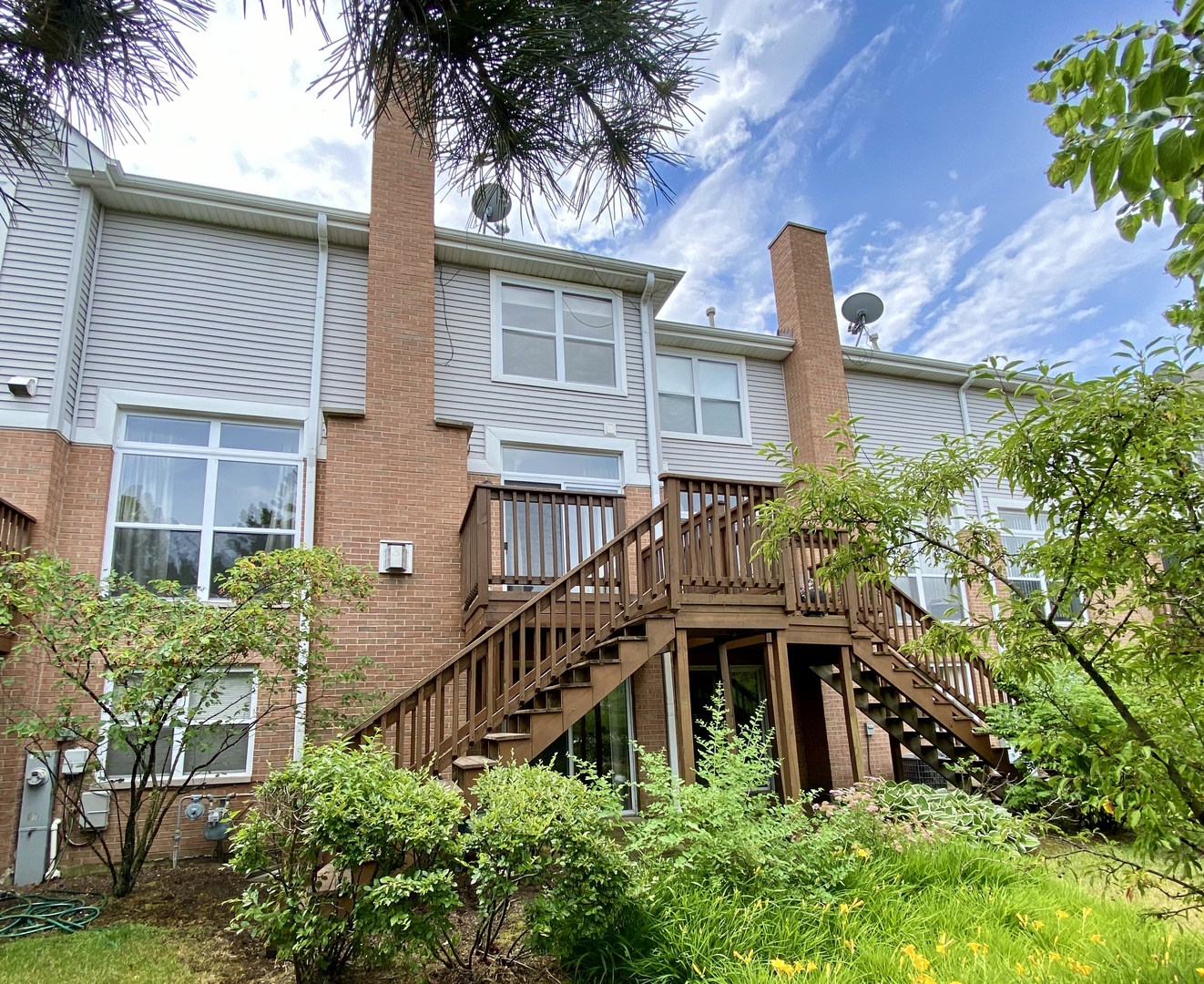 300 LUNT Avenue Unit: 300