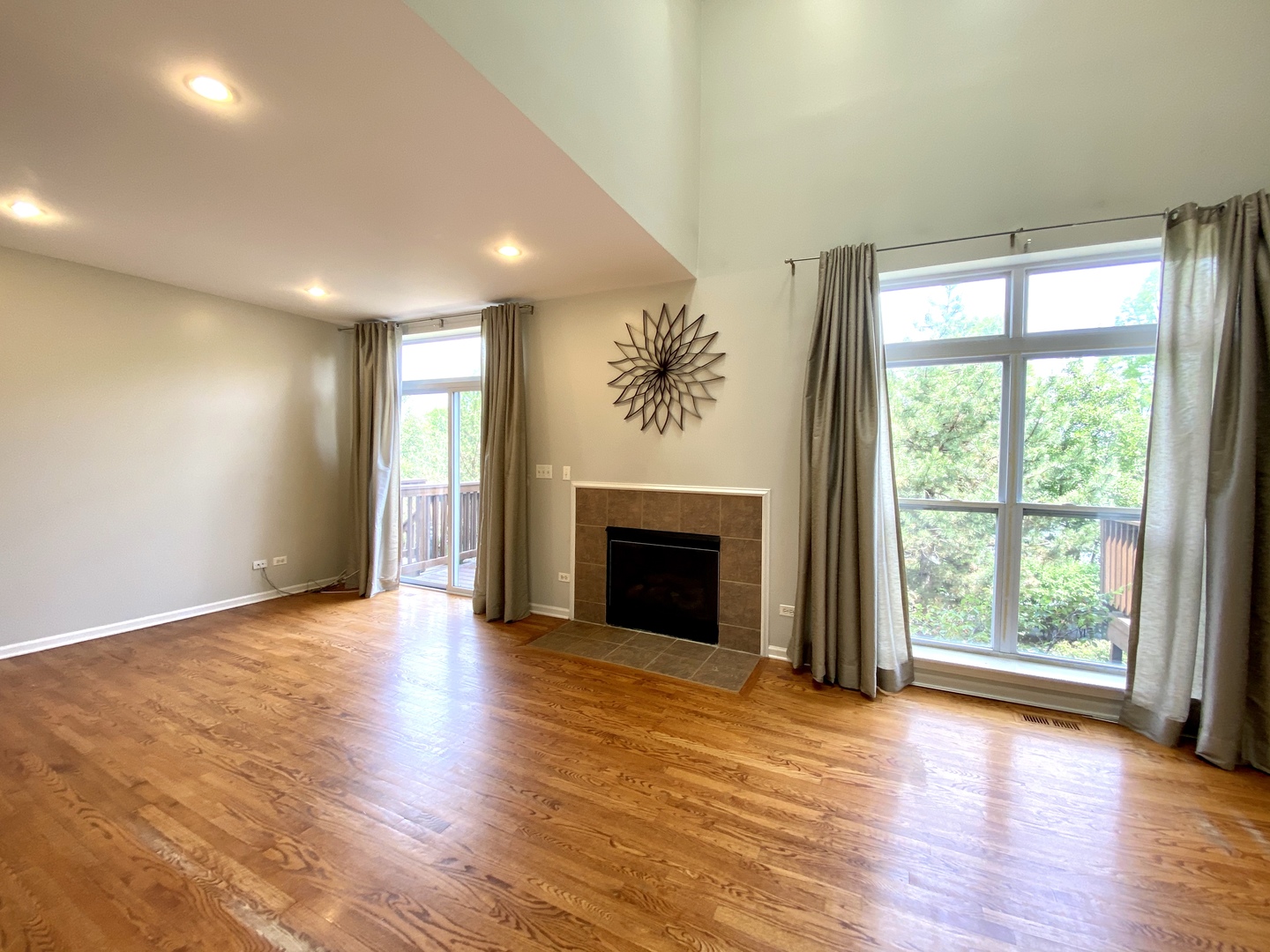 300 LUNT Avenue Unit: 300