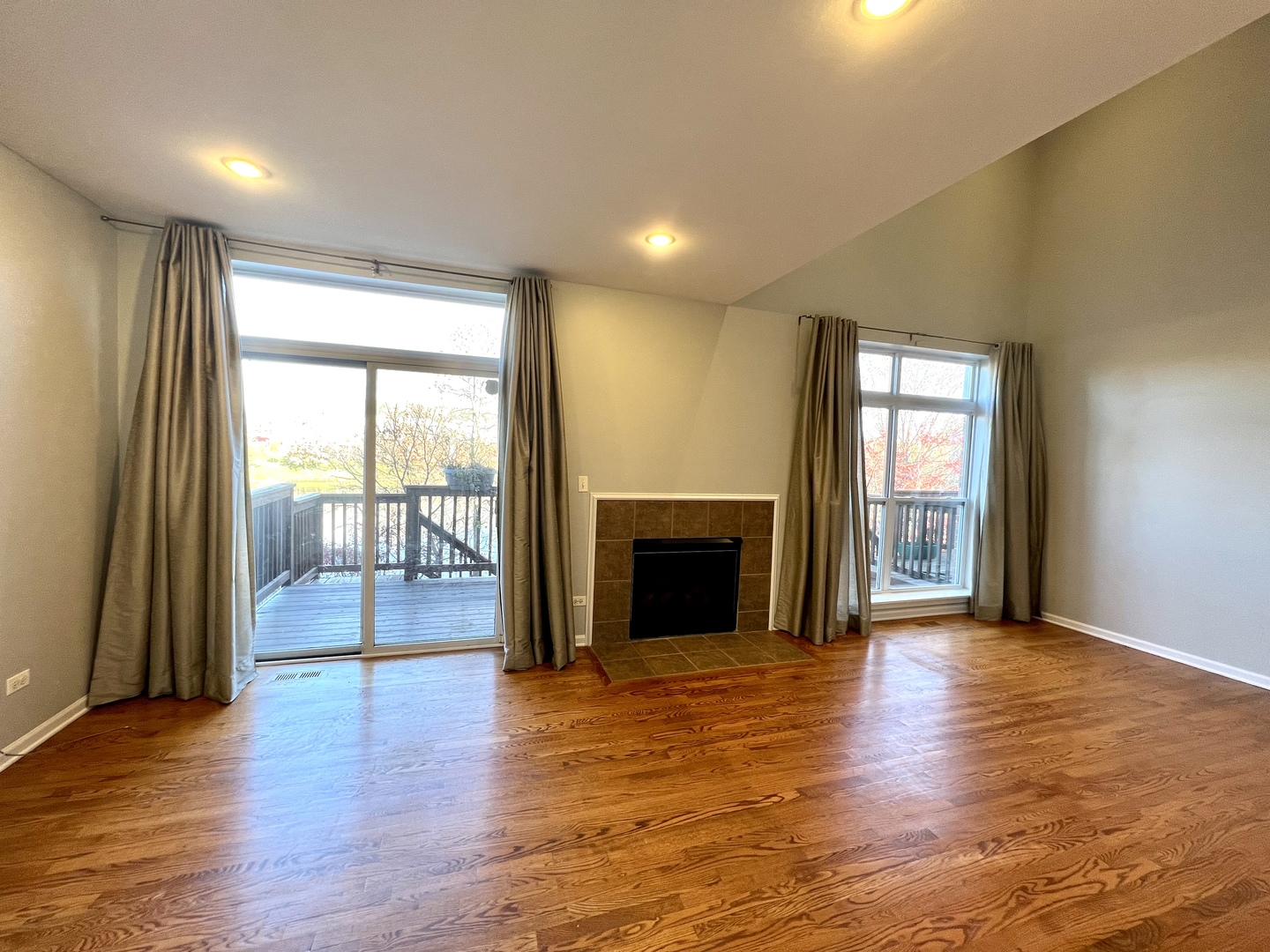 300 LUNT Avenue Unit: 300