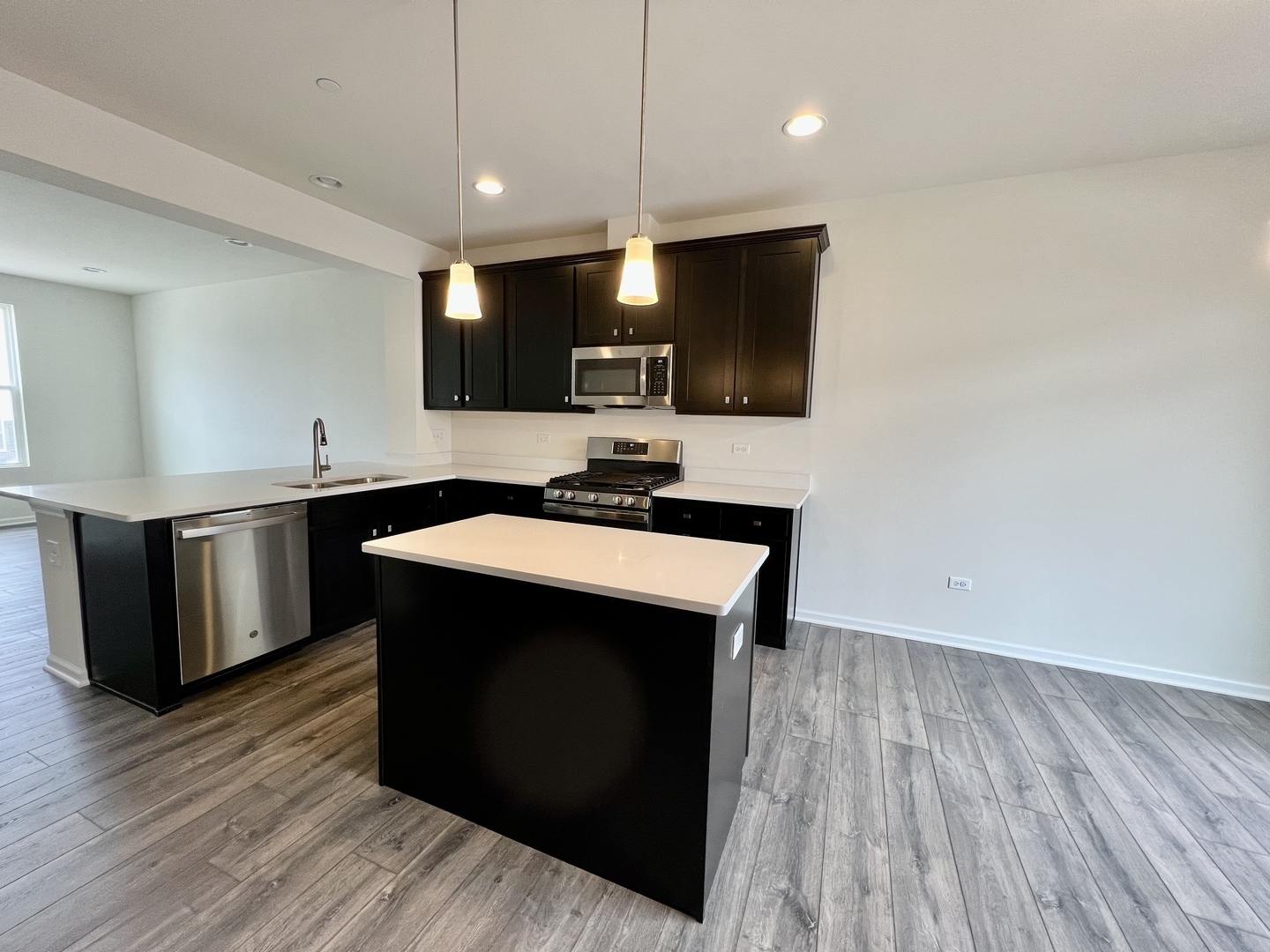 29W695 Cambridge Court