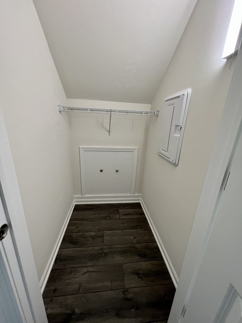 29W695 Cambridge Court