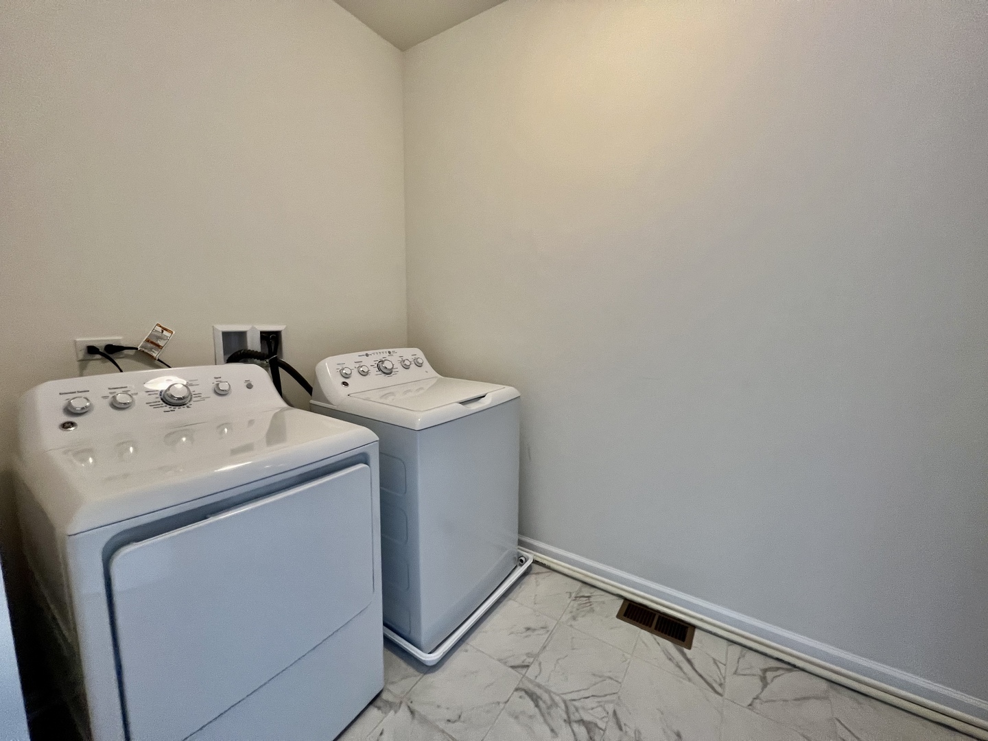 29W695 Cambridge Court