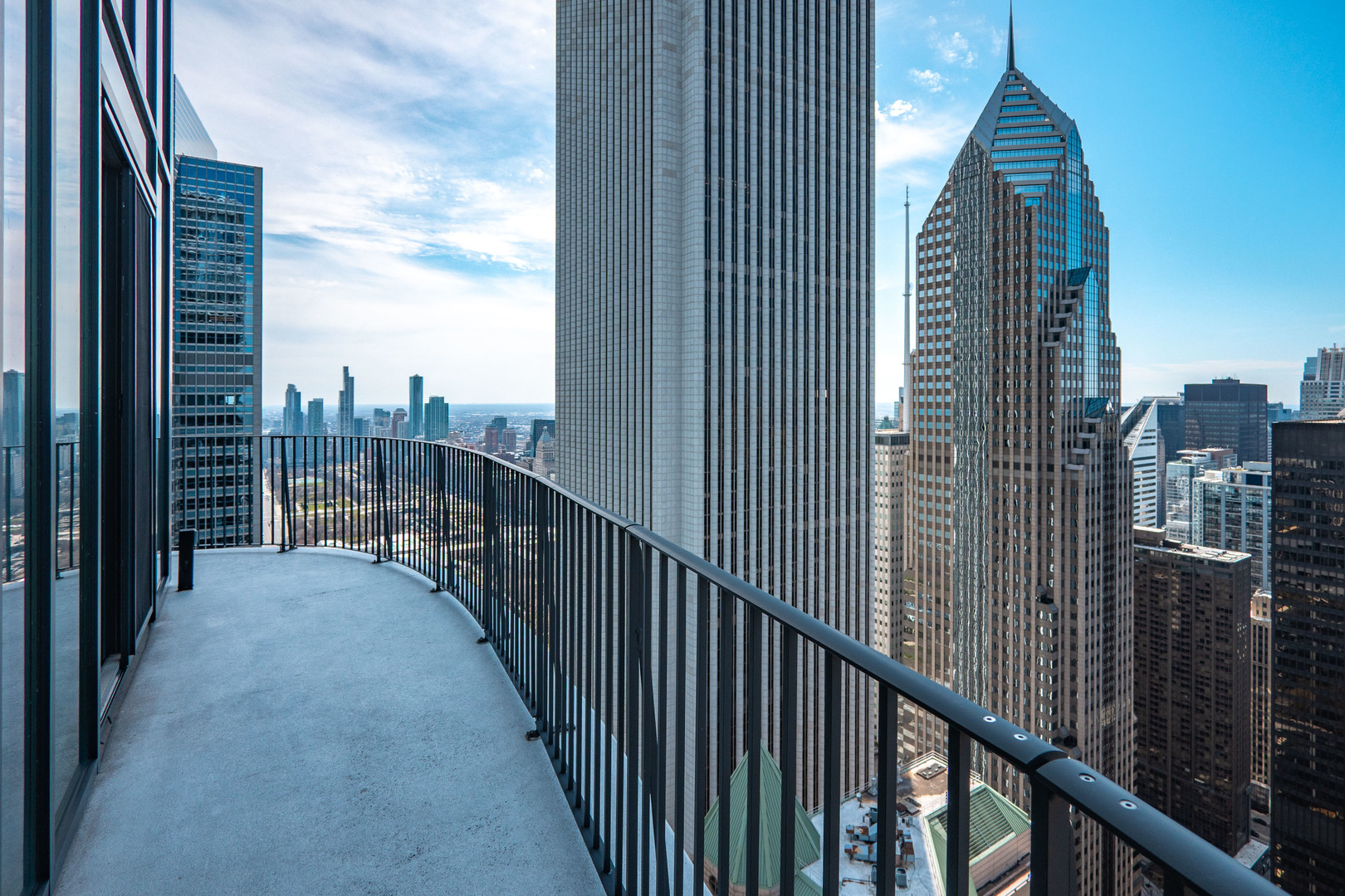 225 N Columbus Drive Unit: 5701