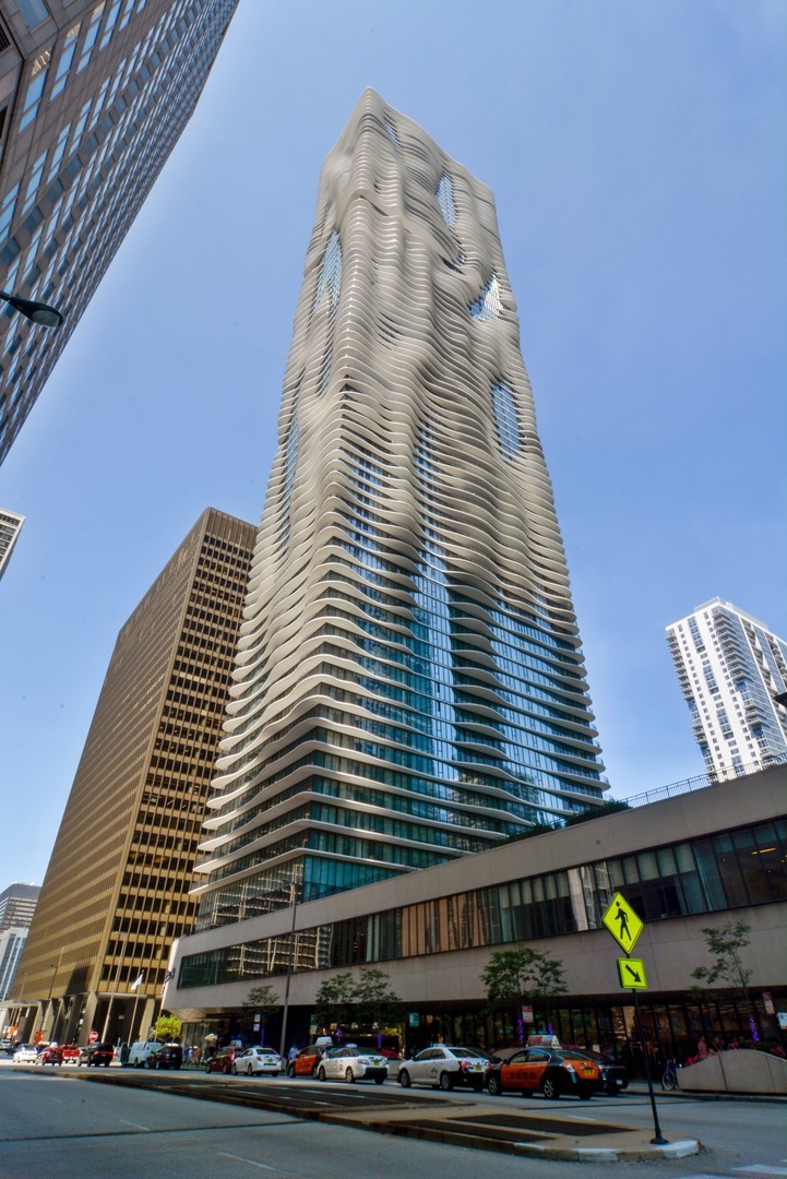 225 N Columbus Drive Unit: 5701