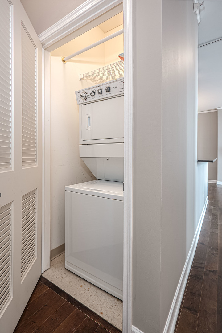 225 N Columbus Drive Unit: 5701