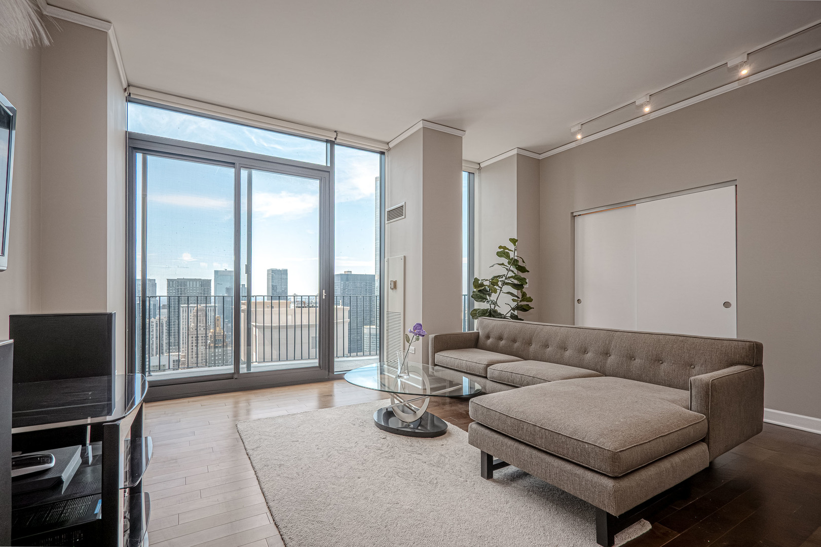 225 N Columbus Drive Unit: 5701