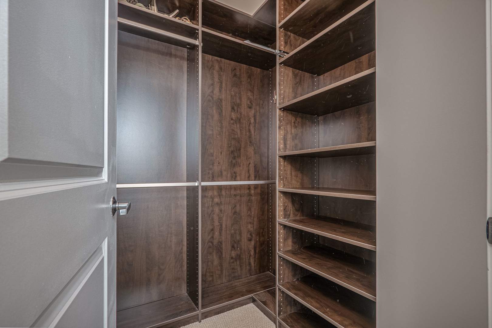 225 N Columbus Drive Unit: 5701