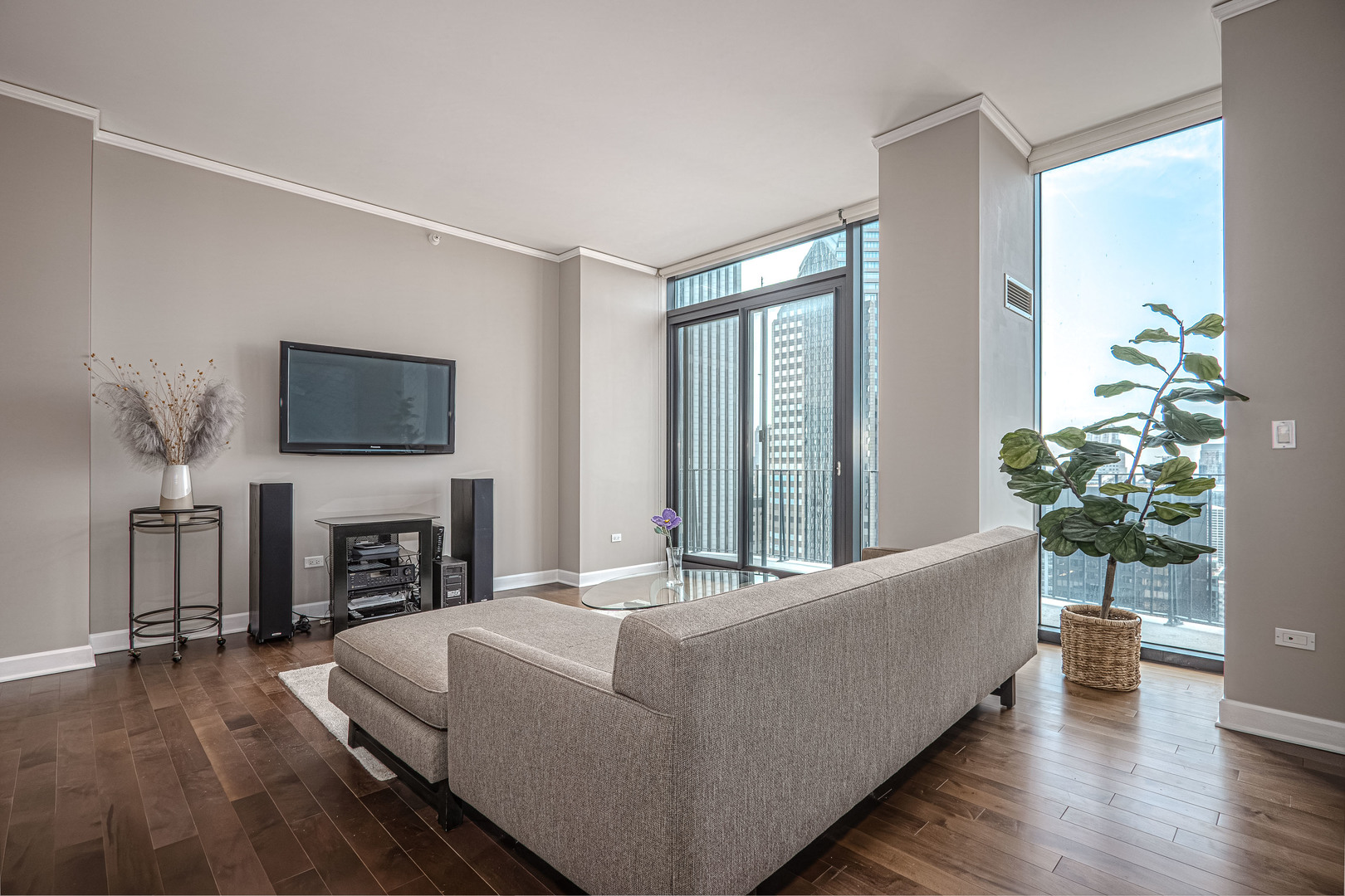 225 N Columbus Drive Unit: 5701