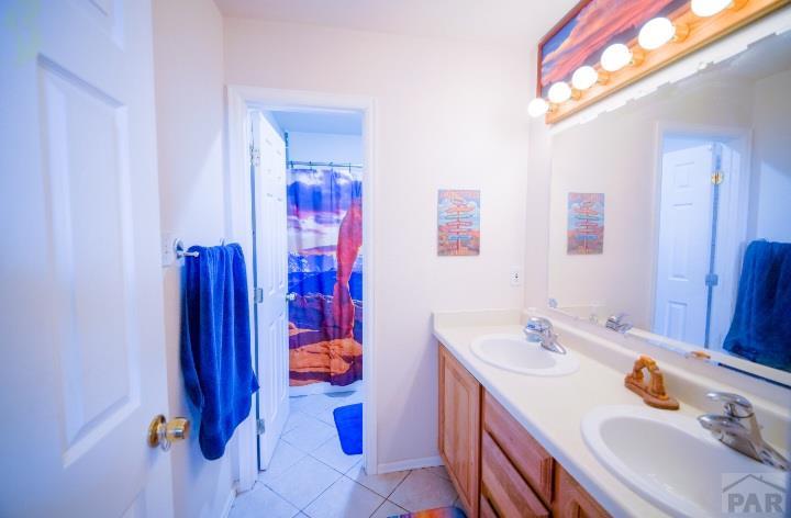 1394 E Kiva Dr