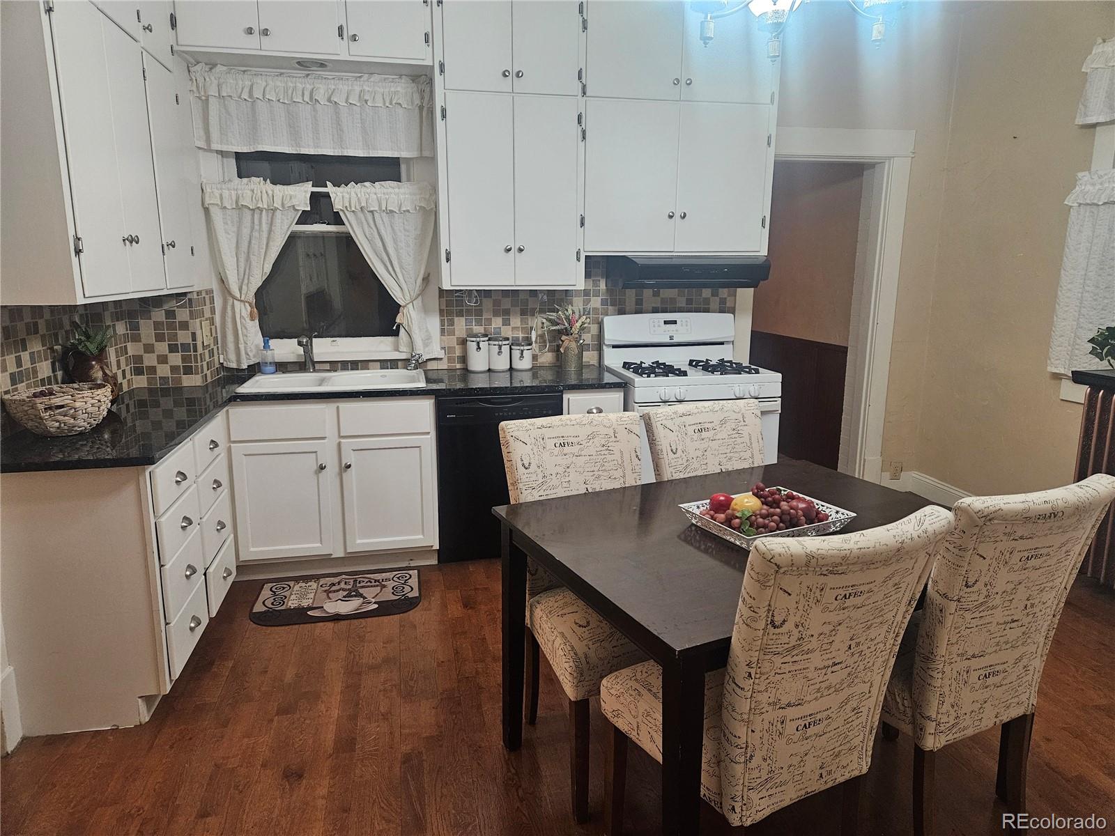 2011 N Greenwood Street