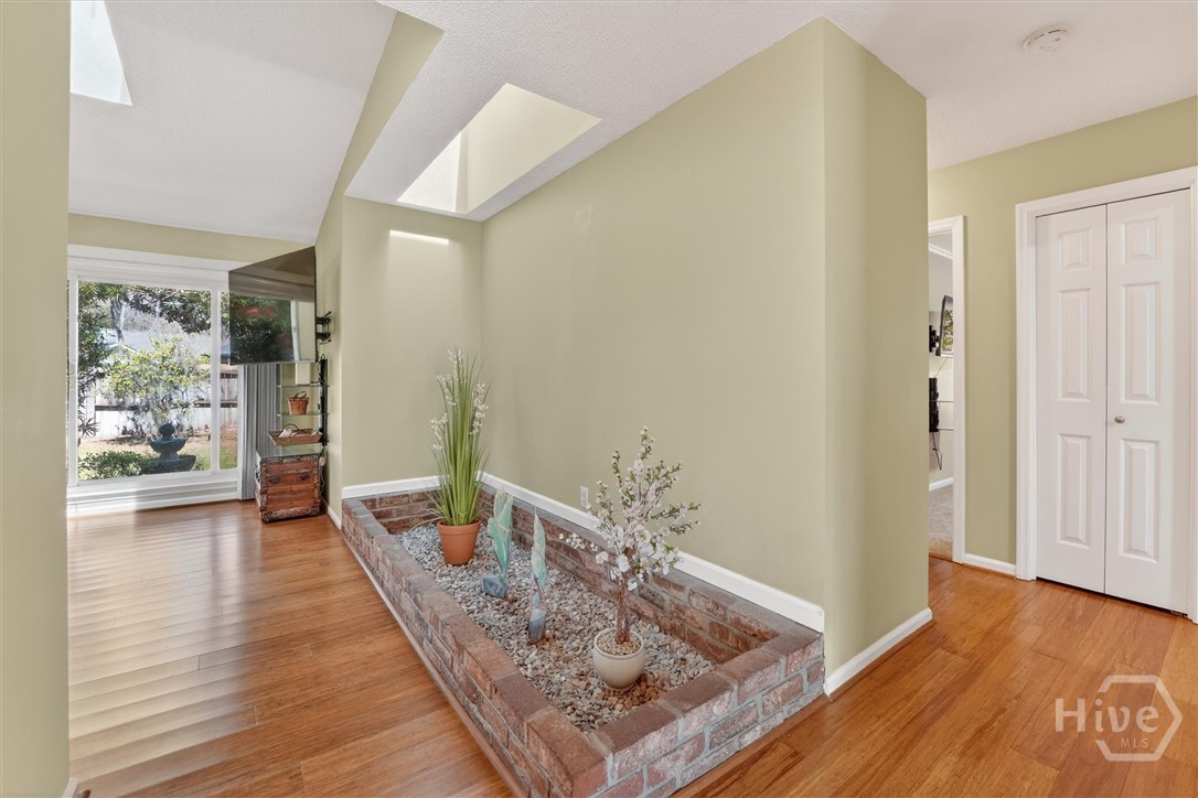10 Levee Road