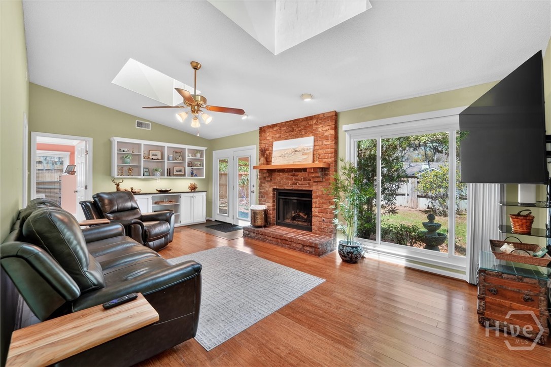 10 Levee Road