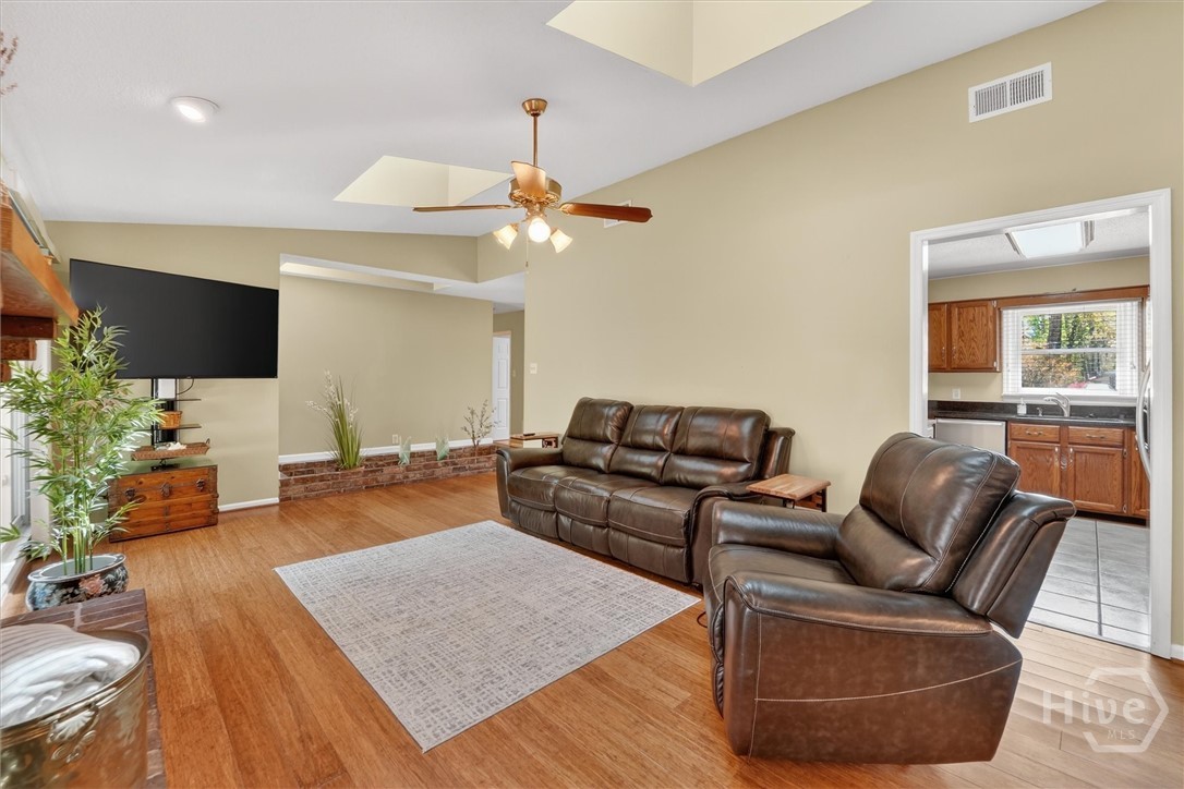 10 Levee Road