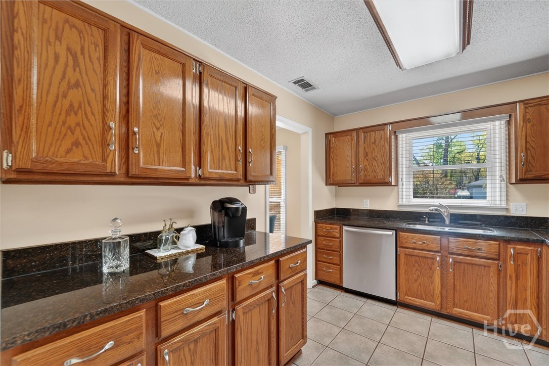 10 Levee Road