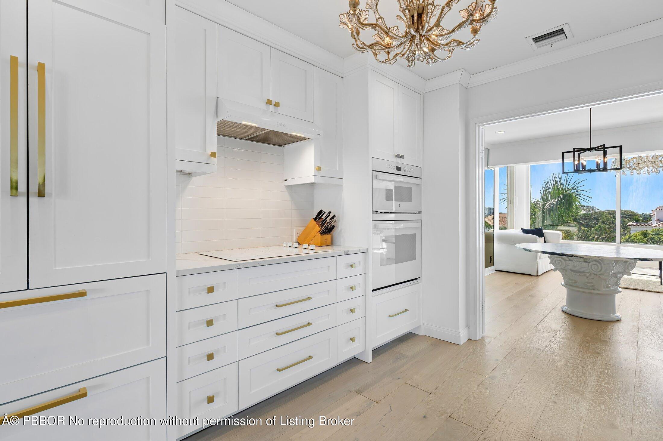 44 Cocoanut Row, 526B