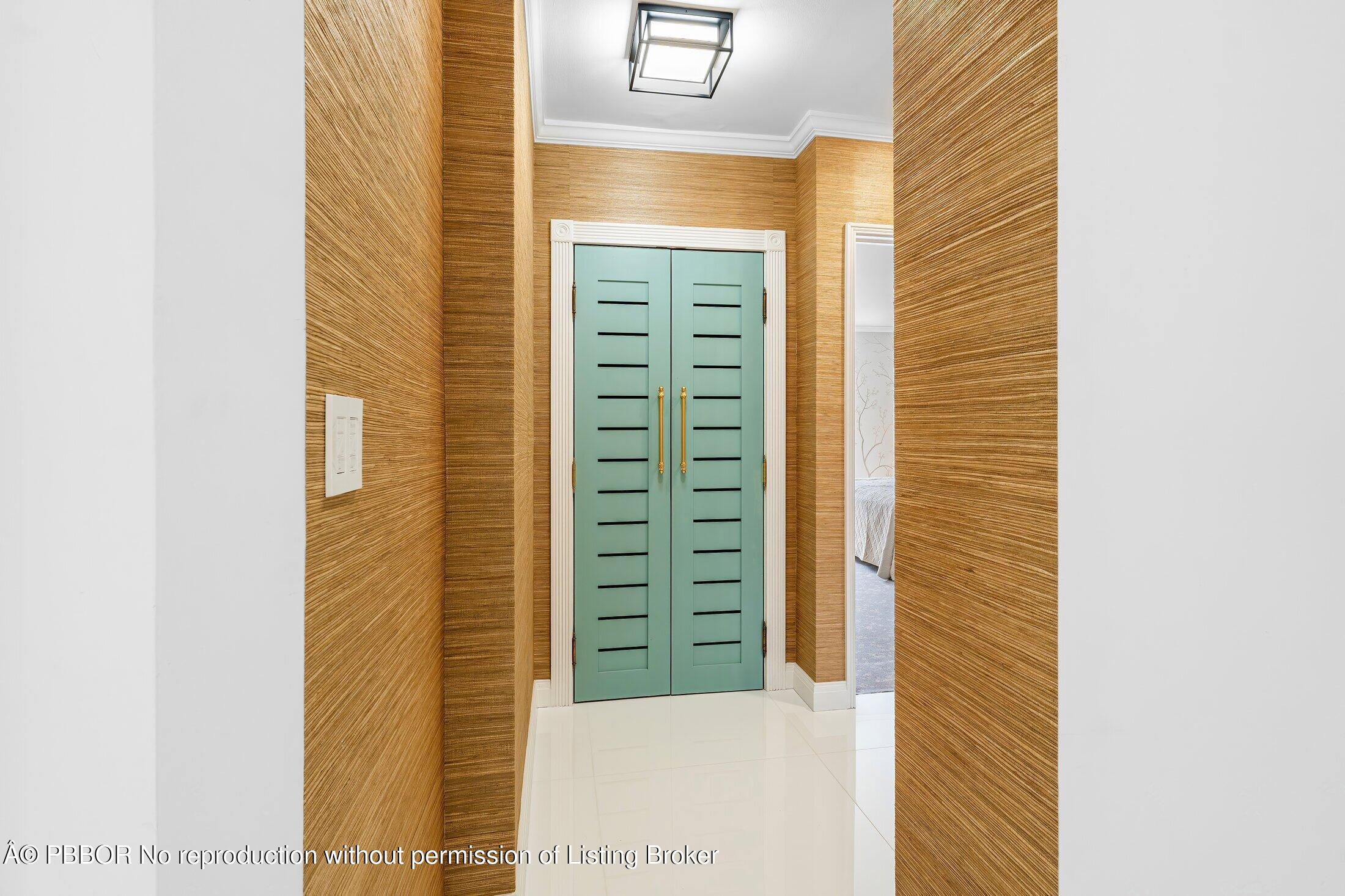 44 Cocoanut Row, 526B