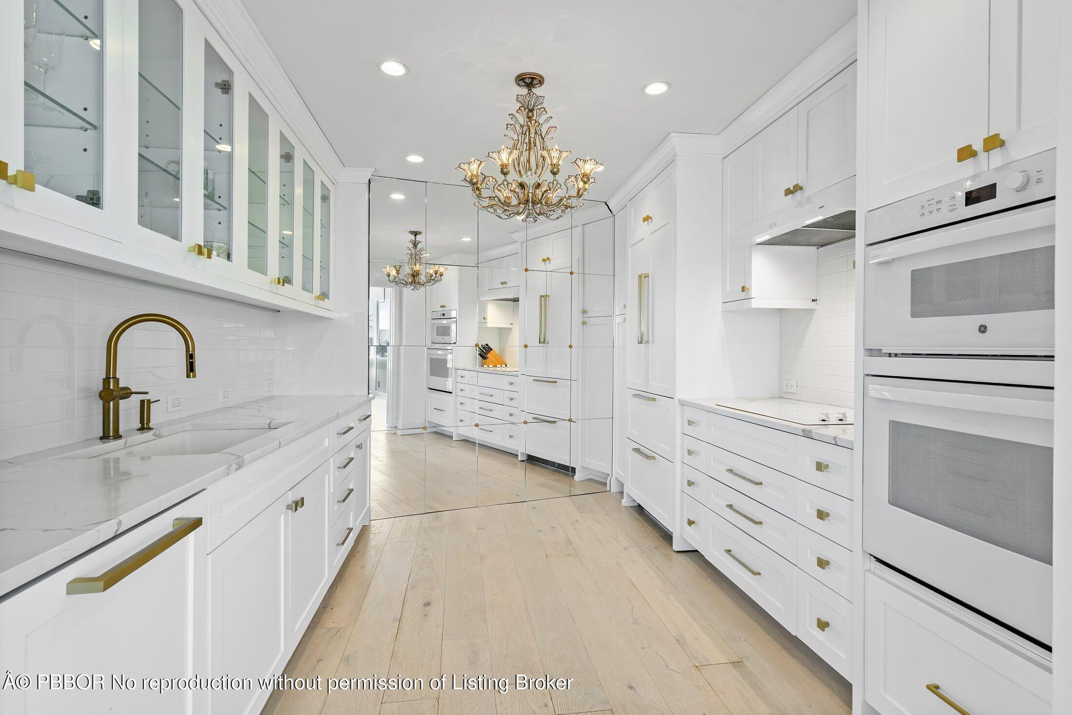 44 Cocoanut Row, 526B