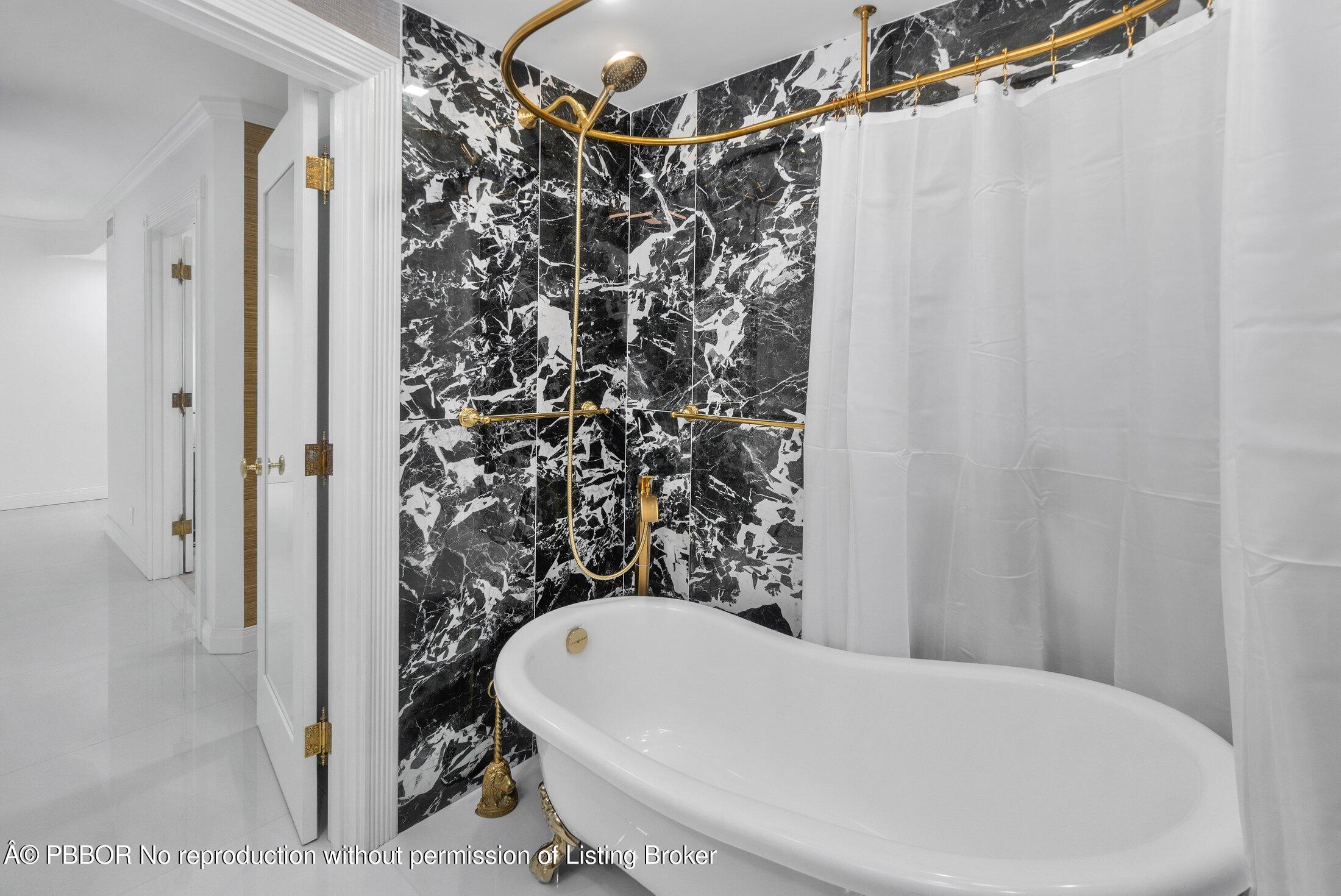 44 Cocoanut Row, 526B