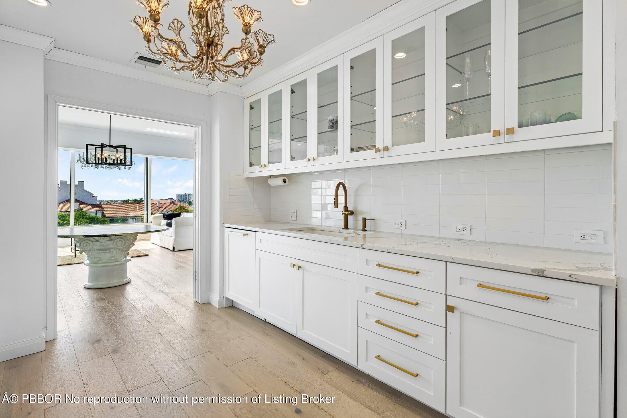 44 Cocoanut Row, 526B