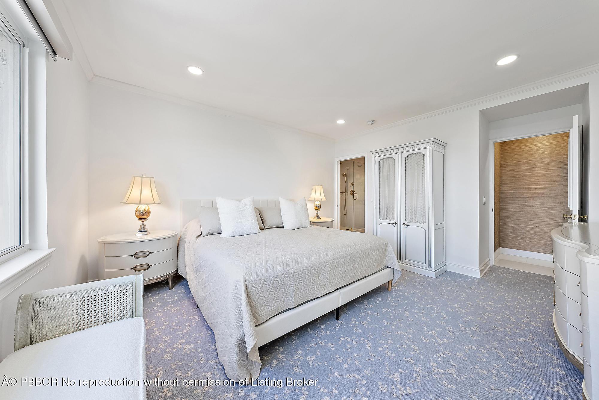 44 Cocoanut Row, 526B