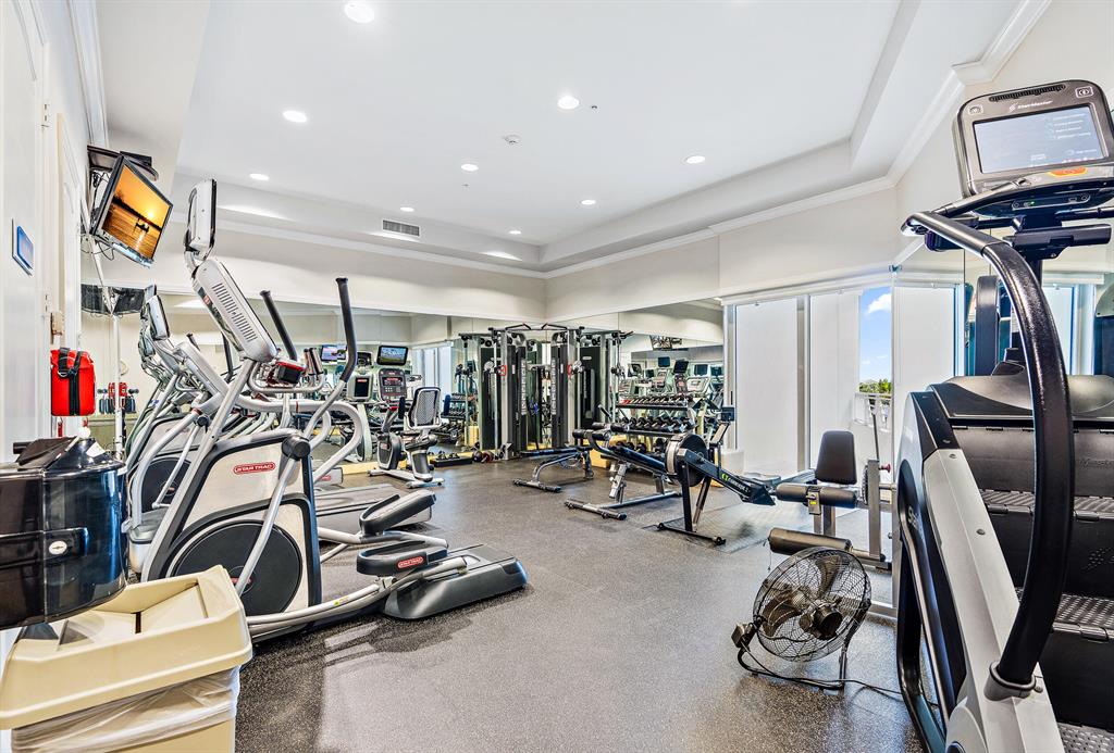 201 S Narcissus Avenue 806