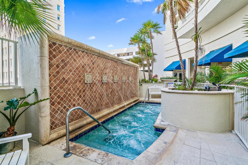 201 S Narcissus Avenue 806