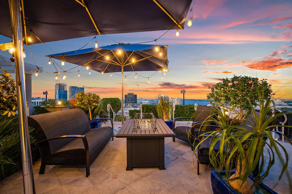 201 S Narcissus Avenue 806