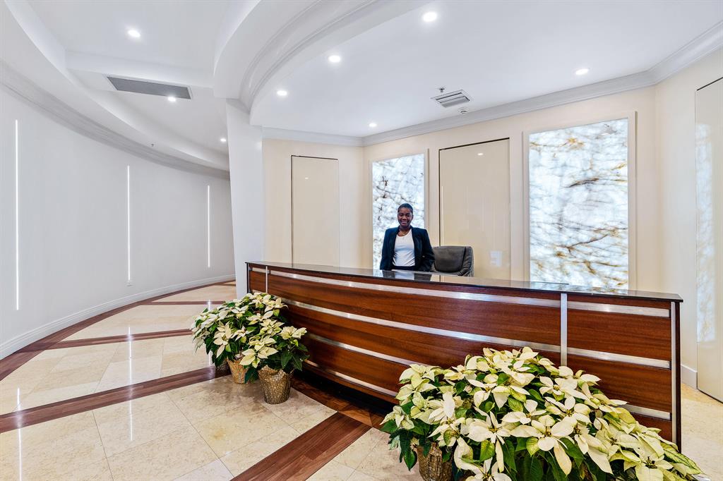 201 S Narcissus Avenue 806