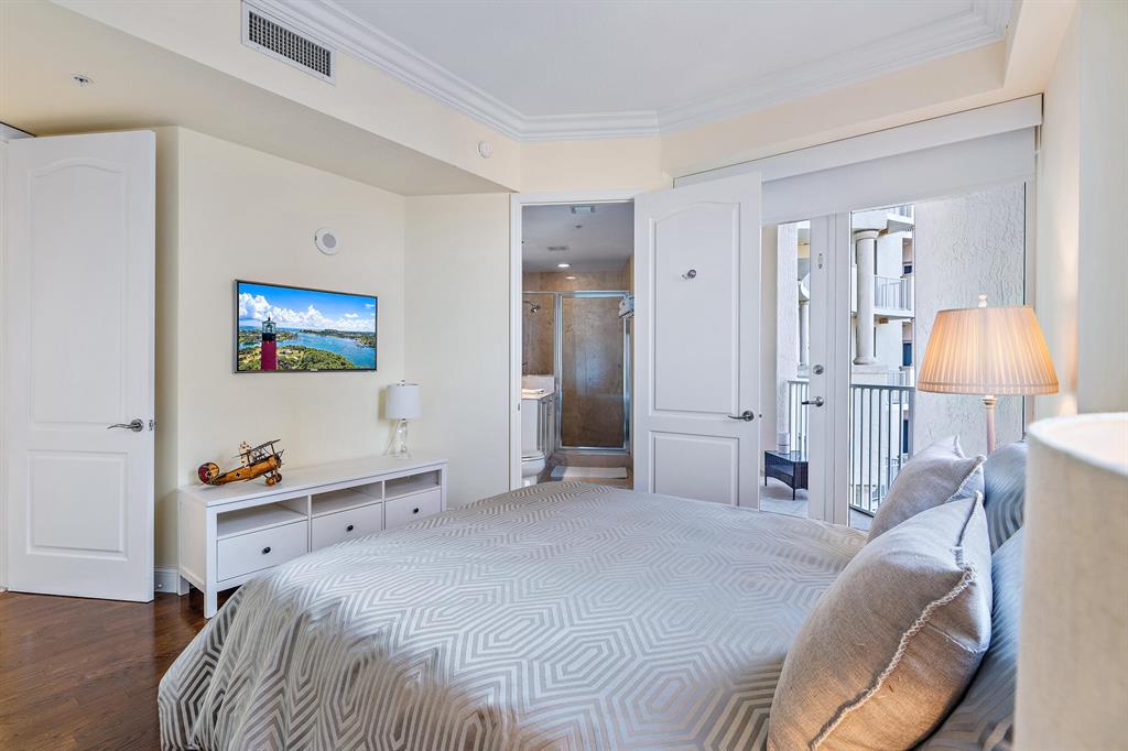 201 S Narcissus Avenue 806