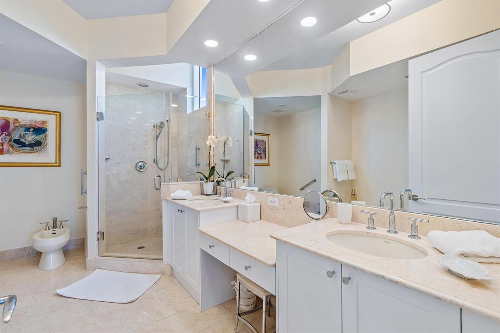 201 S Narcissus Avenue 806