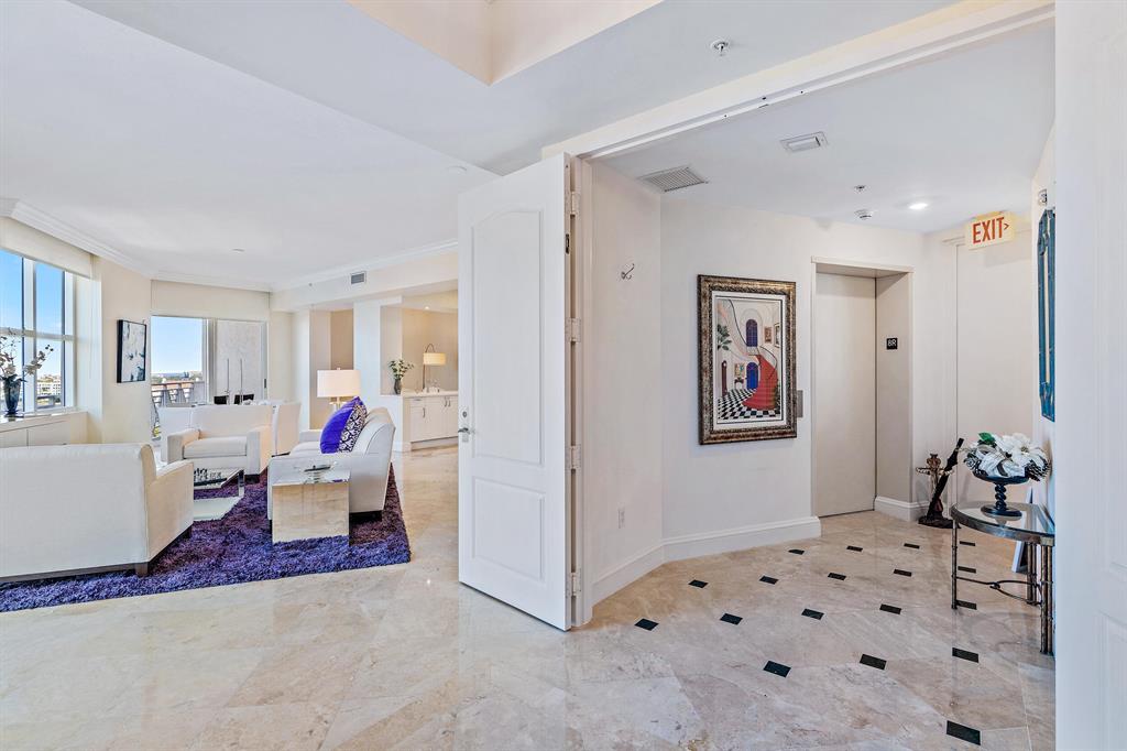 201 S Narcissus Avenue 806