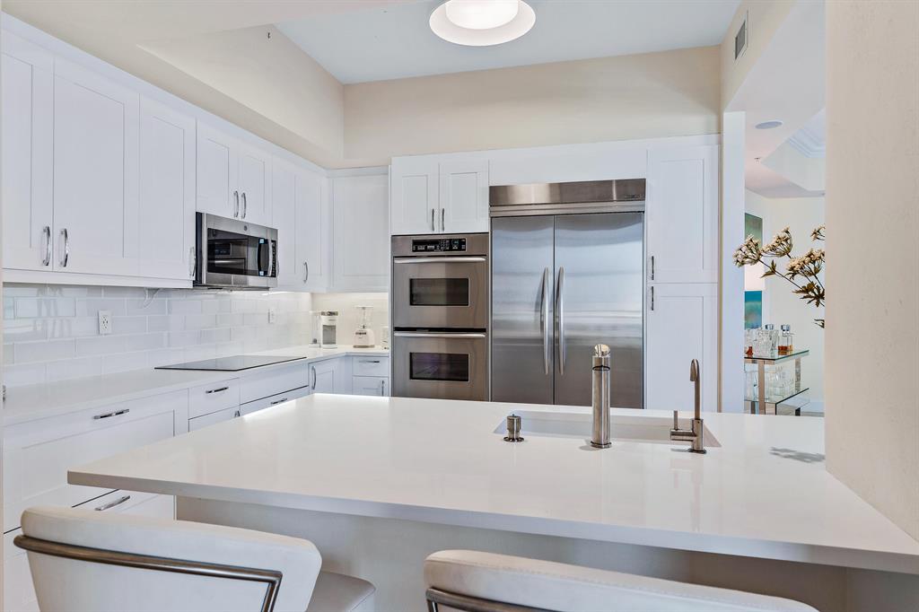 201 S Narcissus Avenue 806