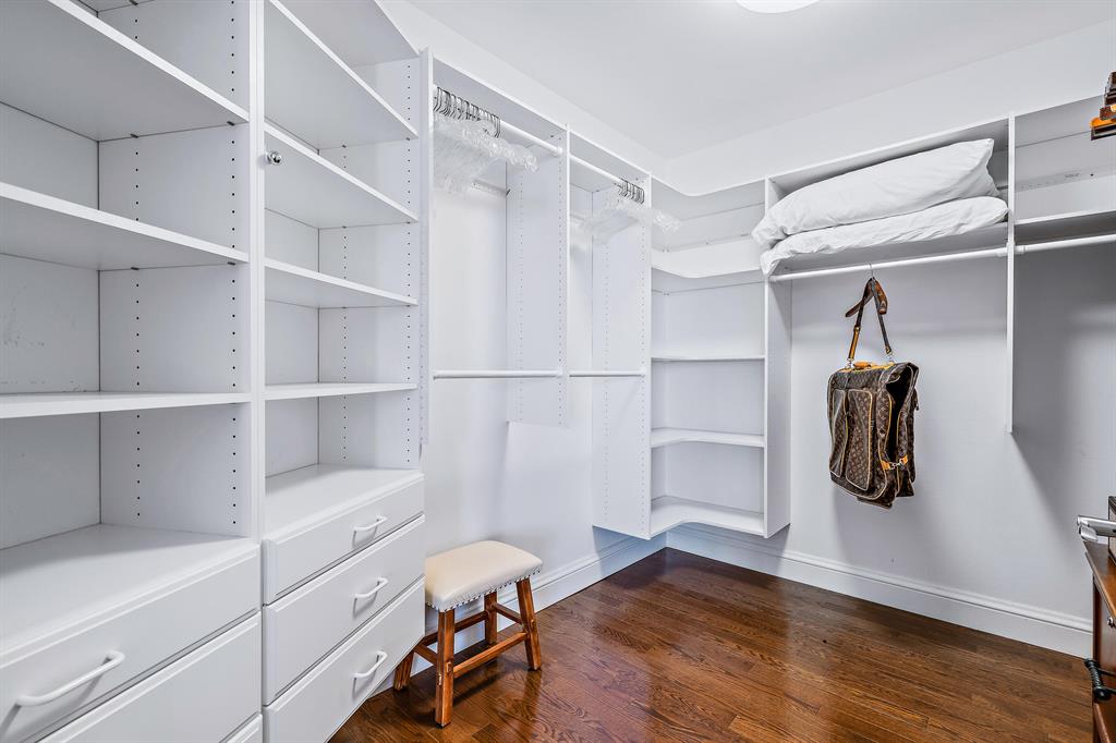 201 S Narcissus Avenue 806