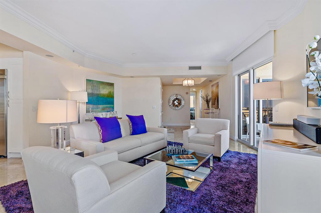 201 S Narcissus Avenue 806