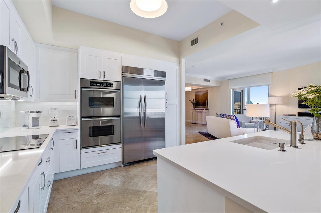 201 S Narcissus Avenue 806