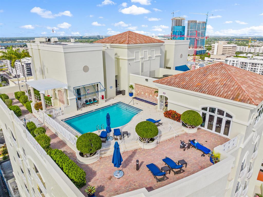 201 S Narcissus Avenue 806