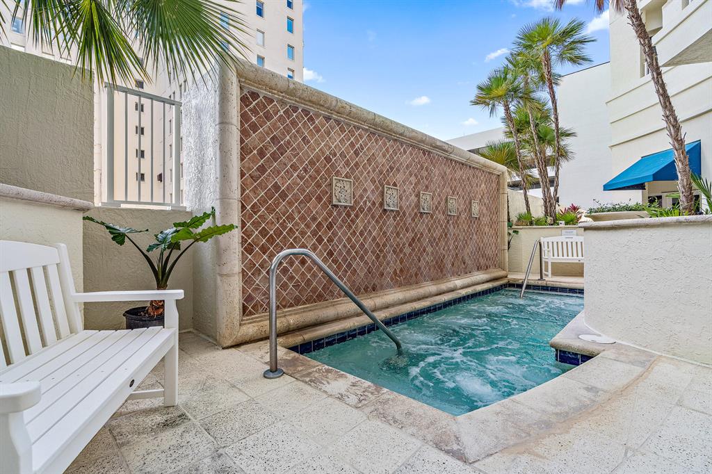 201 S Narcissus Avenue 806