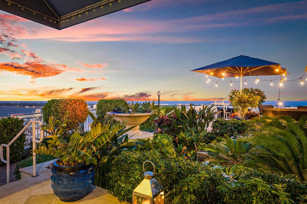 201 S Narcissus Avenue 806