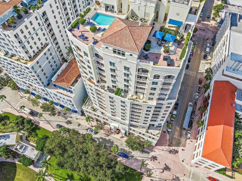 201 S Narcissus Avenue 1005