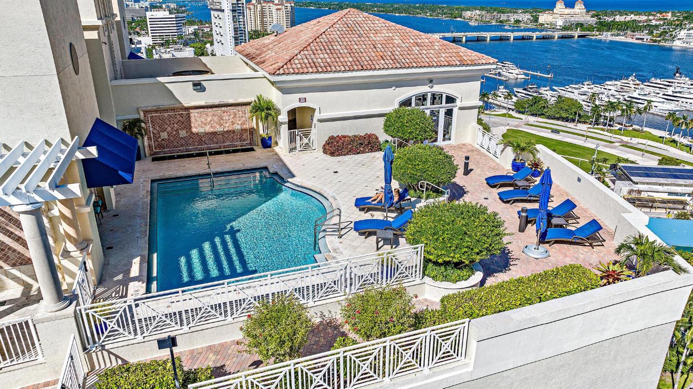 201 S Narcissus Avenue 1005