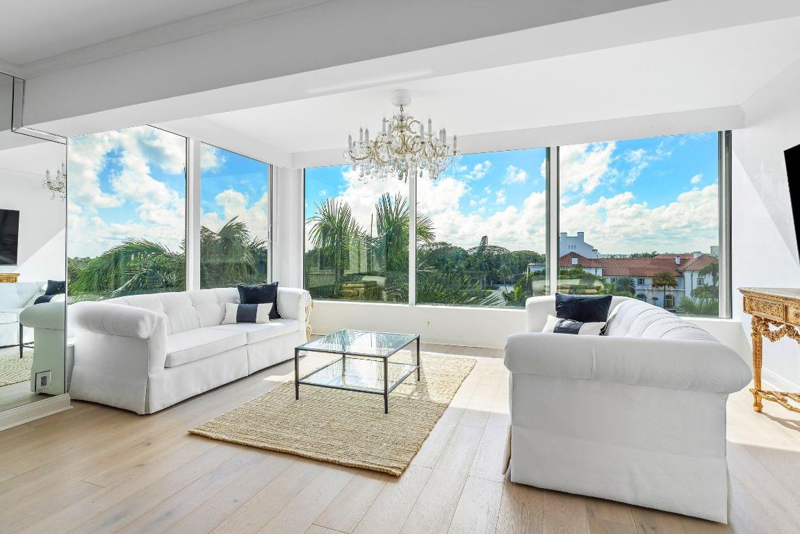 44 Cocoanut Row 526b