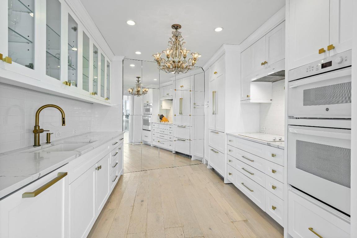 44 Cocoanut Row 526b